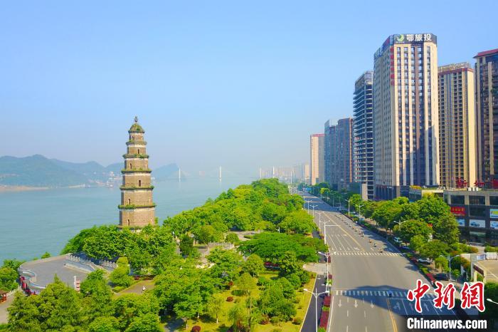 風(fēng)景如畫(huà)的宜昌市濱江生態(tài)景觀長(zhǎng)廊(資料圖) 周星亮 攝
