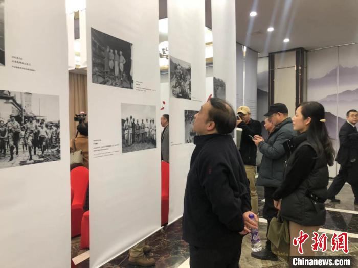 《尋找飄蕩的忠魂》展覽現(xiàn)場?！》綀?攝