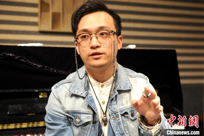 蔡鶴立介紹他的“兩岸藝術(shù)交流夢”?！埥鸫?攝
