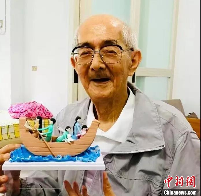 福建少年兒童出版社制作“小太陽(yáng)”號(hào)船為林良慶生?！「＝ㄉ倌陜和霭嫔绻﹫D 攝