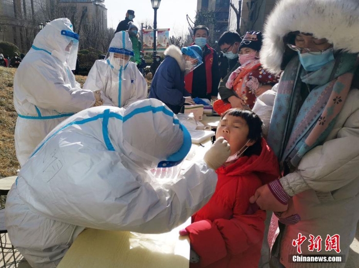 直擊全員核酸檢測首日的石家莊：城市按下“暫?！辨I 全力防控疫情