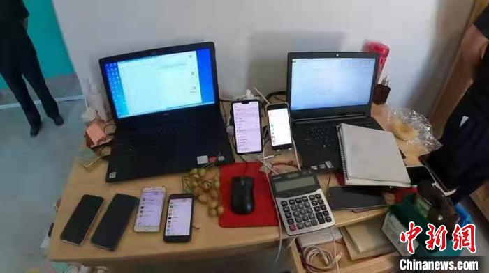 警方繳獲犯罪嫌疑人的作案工具?！№f崇結(jié) 攝