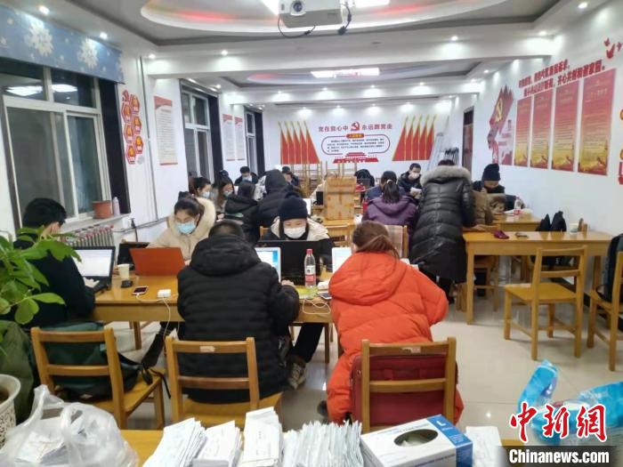 石家莊社區(qū)抗“疫”見聞：黨員、共青團(tuán)員、志愿者共筑防控墻