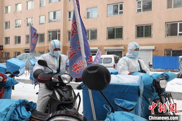 每日奔波在城市中的外賣騎手 蒼雁 攝