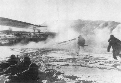 在遼沈戰(zhàn)役中，東北野戰(zhàn)軍伏冰臥雪作戰(zhàn).jpg