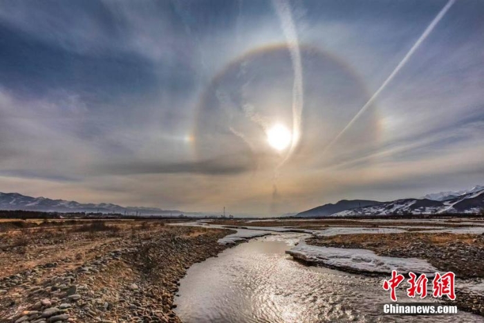 罕見！青海門源天空出現(xiàn)“幻日”奇觀