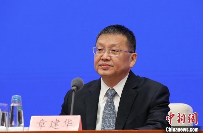 3月30日，國(guó)務(wù)院新聞辦公室舉行新聞發(fā)布會(huì)，國(guó)家能源局局長(zhǎng)章建華介紹中國(guó)可再生能源發(fā)展有關(guān)情況，并答記者問。
<a target='_blank' href='http://www.chinanews.com/'>中新社</a>記者 楊可佳 攝