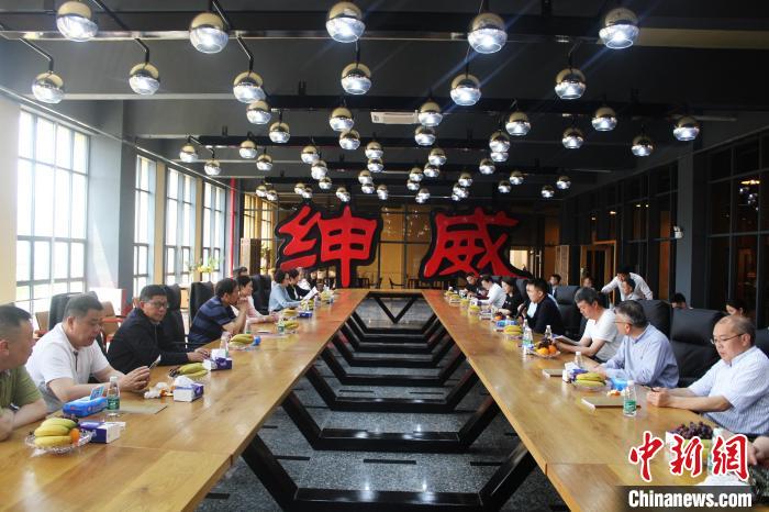 圖為在廣東紳威游艇有限公司召開(kāi)座談會(huì)。　林榕生 攝