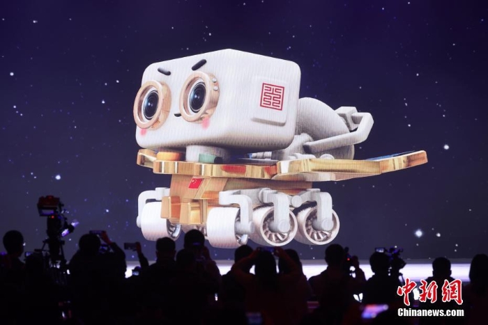 中國(guó)首輛火星車(chē)命名為“祝融號(hào)”