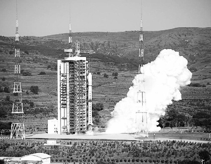 圖為2013年7月20日7時37分，我國在太原衛(wèi)星發(fā)射中心用長征四號丙運載火箭，以“一箭三星”方式，成功將3顆技術科學試驗衛(wèi)星發(fā)射升空。.jpg