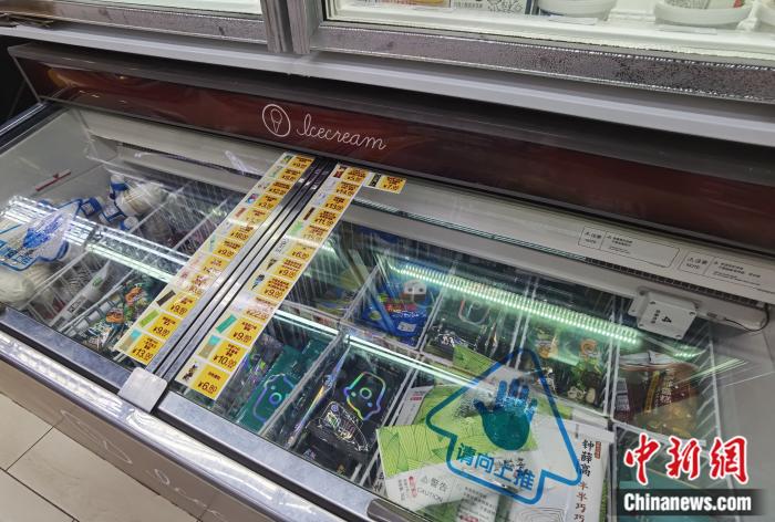 便利店里鮮少見5元以下雪糕，最貴單只可達(dá)22元。 <a target='_blank' href='http://www.chinanews.com/' >中新網(wǎng)</a> 左宇坤 攝
