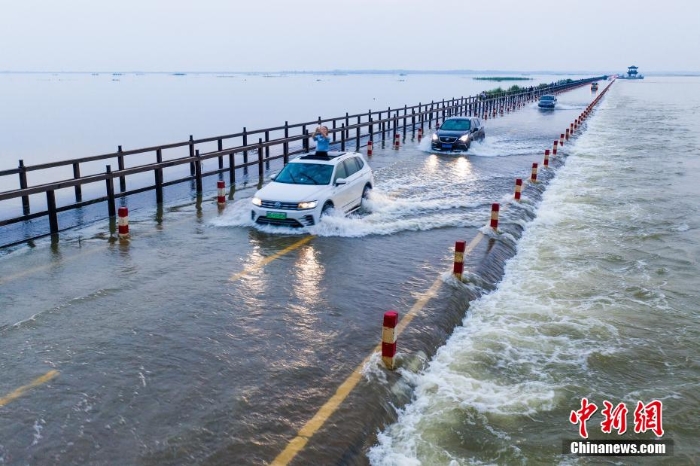 江西再現(xiàn)“水上公路” 目前已實行交通管制