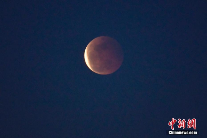 天涯共此時(shí) “超級(jí)月亮”現(xiàn)身全球多地夜空