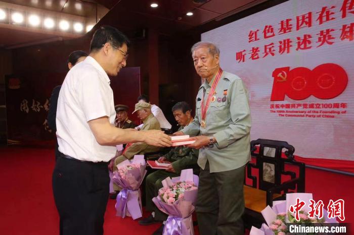 山東省暨濟南市“紅色基因在傳承—聽老兵講述英雄故事”活動6月5日在山東省圖書館舉行?！⊥跽?攝