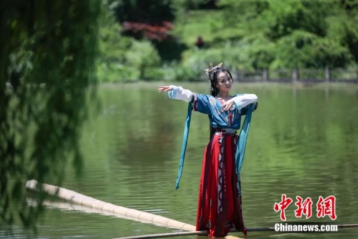 點(diǎn)擊進(jìn)入下一頁