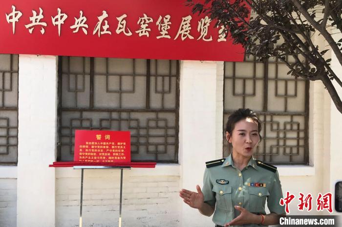 圖為魏娟正在講解瓦窯堡革命歷史?！∶疯O瀧 攝