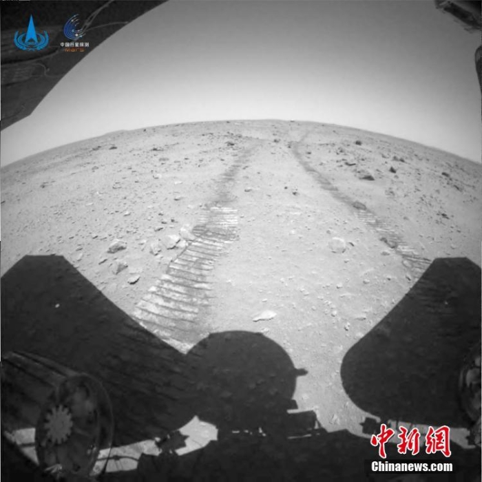 天問一號(hào)任務(wù)著陸和巡視探測(cè)實(shí)拍影像發(fā)布 “祝融號(hào)”累計(jì)行駛236米