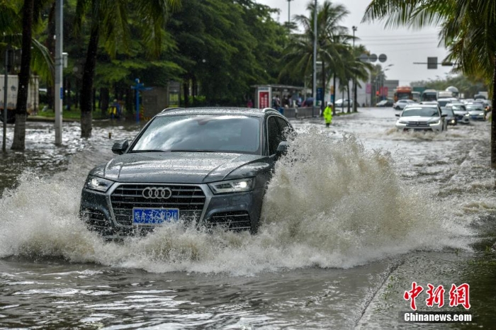 受南海熱帶低壓影響 ?？谟┯晔袇^(qū)多路段積水