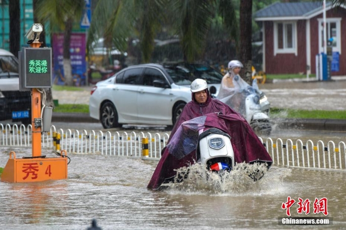受南海熱帶低壓影響 ?？谟┯晔袇^(qū)多路段積水