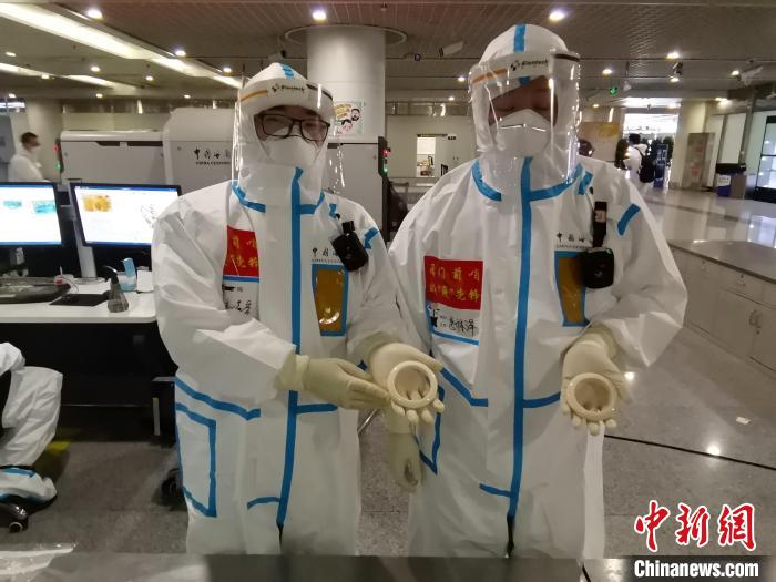 成都海關(guān)查獲的象牙制品?！〕啥己ｊP(guān)供圖