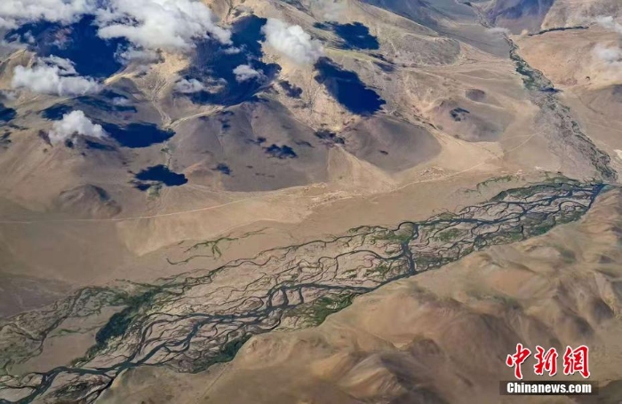 從空中“天路”俯瞰 體驗壯美西藏