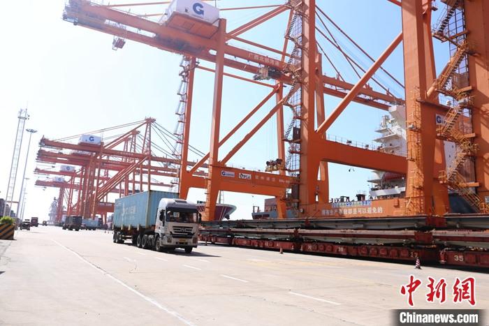 資料圖：正在作業(yè)的碼頭。
<a target='_blank' href='http://www.chinanews.com/'>中新社</a>記者 林浩 攝