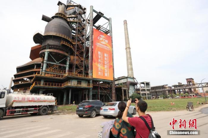 資料圖：2021年中國國際服務(wù)貿(mào)易交易會(huì)在繼續(xù)使用國家會(huì)議中心的基礎(chǔ)上，首次使用首鋼園區(qū)作為專題場館。 <a target='_blank' href='http://www.chinanews.com/'>中新社</a>記者 蔣啟明 攝


