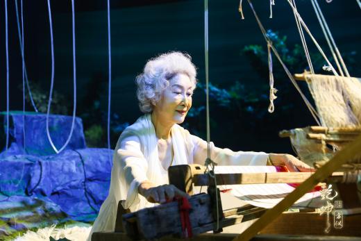 圖展山河盛景，服飾乾坤方儀――熊英|乾坤？方儀2022SS中國國際時(shí)裝周開幕大秀震撼上演