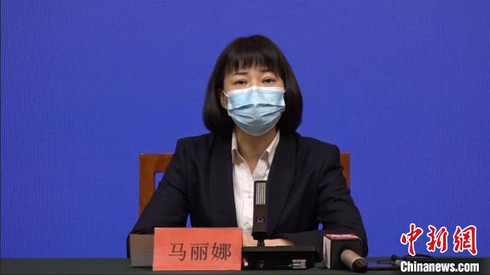 烏魯木齊市頭屯河區(qū)副區(qū)長馬麗娜稱，將全力以赴做好疫情防控工作，堅決防止疫情蔓延擴散?！≮w雅敏 攝