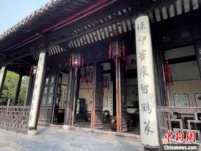 瘦西湖內(nèi)的樓閣?！堨蠚g 攝