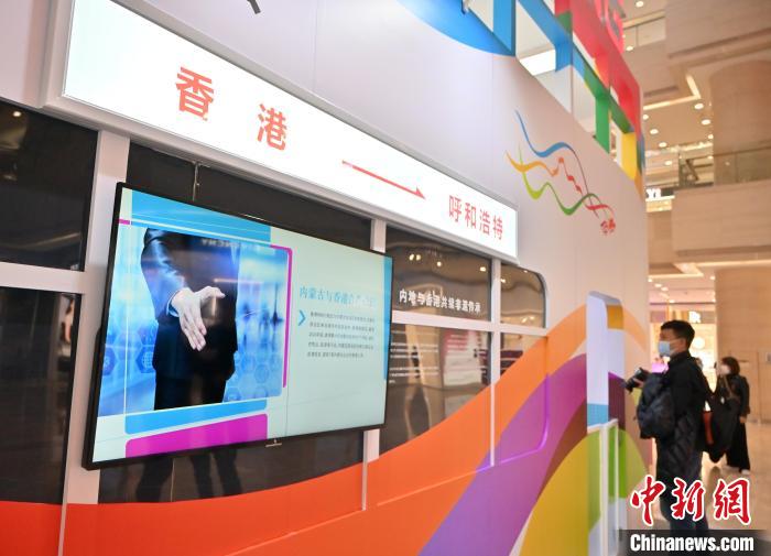 10月22日，觀眾參觀香港非物質(zhì)文化遺產(chǎn)展。　劉文華 攝