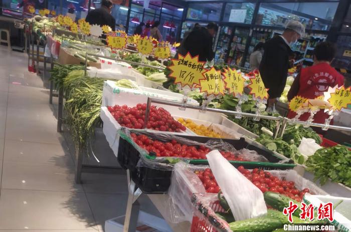 北京西城區(qū)某菜市場(chǎng)的蔬菜價(jià)格。 <a target='_blank' href='http://www.chinanews.com/' >中新網(wǎng)</a>記者 謝藝觀 攝