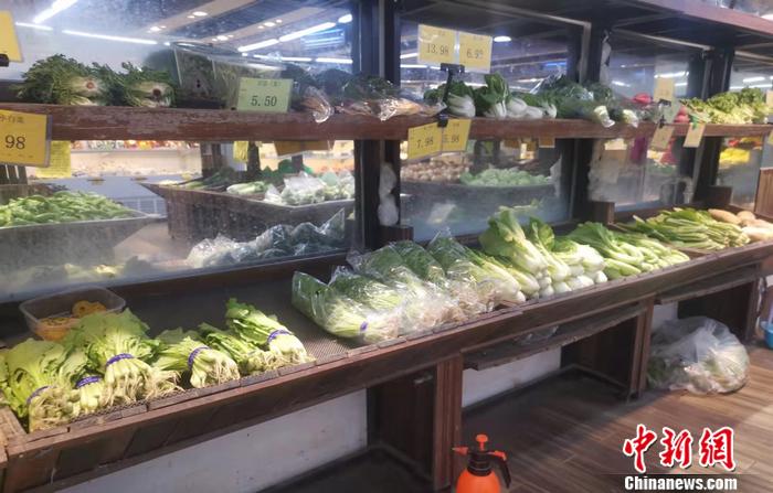 北京西城區(qū)某超市的蔬菜價(jià)格。 <a target='_blank' href='http://www.chinanews.com/' >中新網(wǎng)</a>記者 謝藝觀 攝