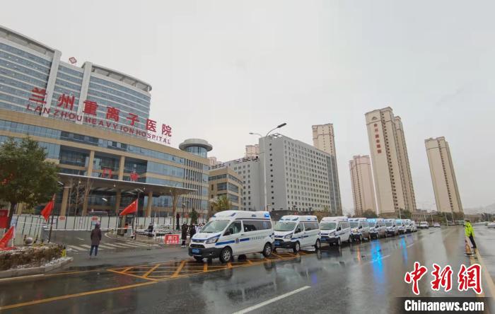 蘭州疫情出院患者：“院長(zhǎng)的棉襖御嚴(yán)寒，更暖人心”