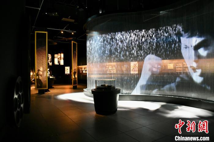 香港文化博物館舉行“平凡·不平凡——李小龍”展覽?！±钪救A 攝