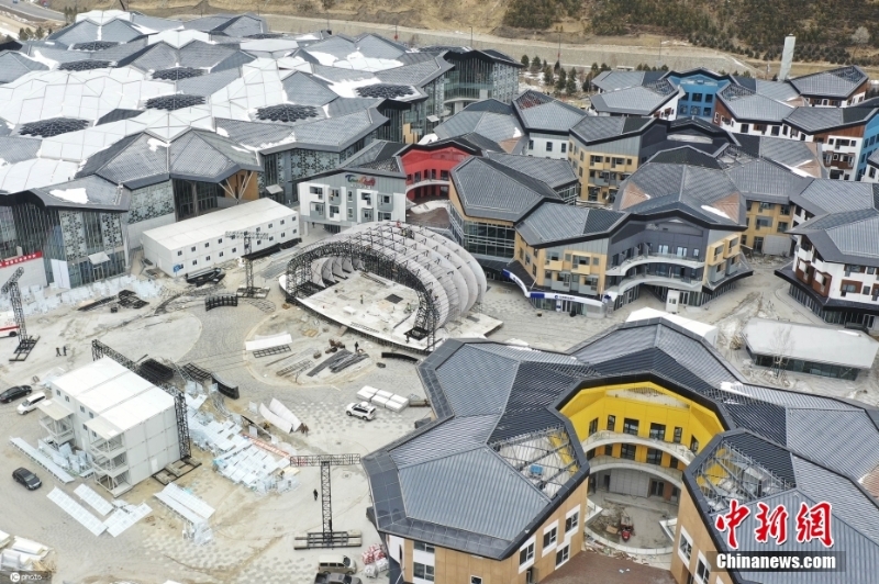 北京冬奧會張家口賽區(qū)頒獎廣場舞臺初具雛形