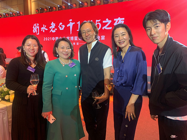 4、中國企業(yè)家博鰲高峰輪胎合影留念.jpg