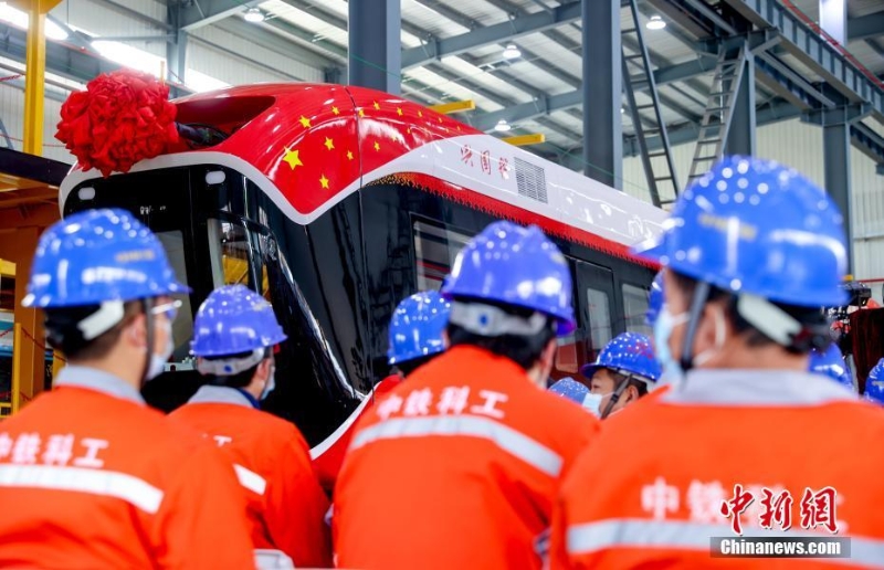 中國首條永磁磁浮技術(shù)工程示范線列車在武漢下線