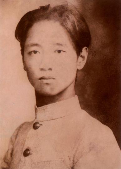1930年考入山東大學(xué)后臧克家學(xué)籍卡上的照片。　鄭蘇伊提供