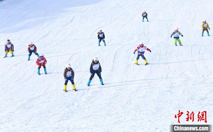 圖為甘肅省張掖市山丹縣組織的滑雪比賽。(資料圖) 張掖市委宣傳部供圖
