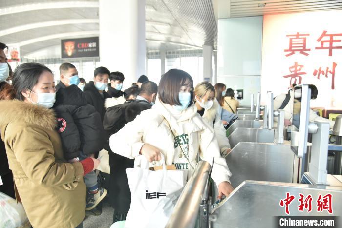 圖為福州火車站?！№n毅 攝