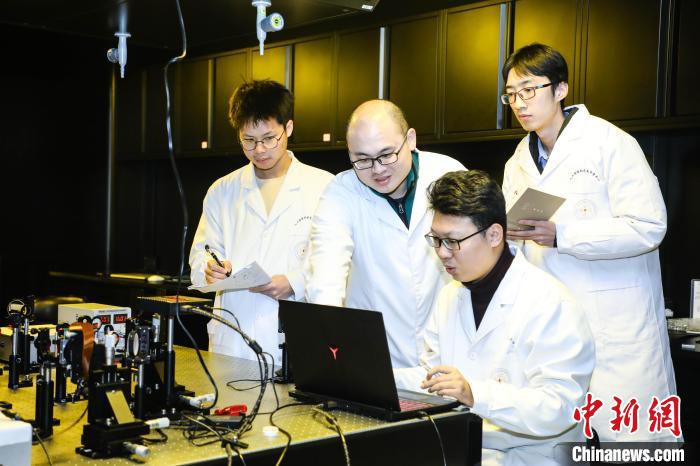 中國科學(xué)家以全息技術(shù)為“鑰”打開立體彩色顯示器“大門”