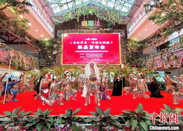 呀諾達景區(qū)的實景劇本殺上線發(fā)布現(xiàn)場。　王曉斌 攝
