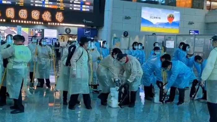 桃園機(jī)場(chǎng)防疫計(jì)程車駕駛曾於去年12月24日載運(yùn)確診個(gè)案。（圖／東森新聞）.webp