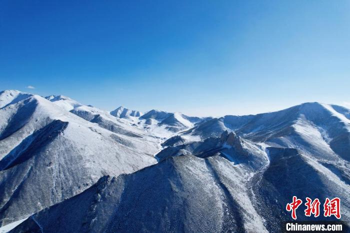 圖為雪后祁連山國(guó)家公園青海片區(qū)?！●R銘言 攝