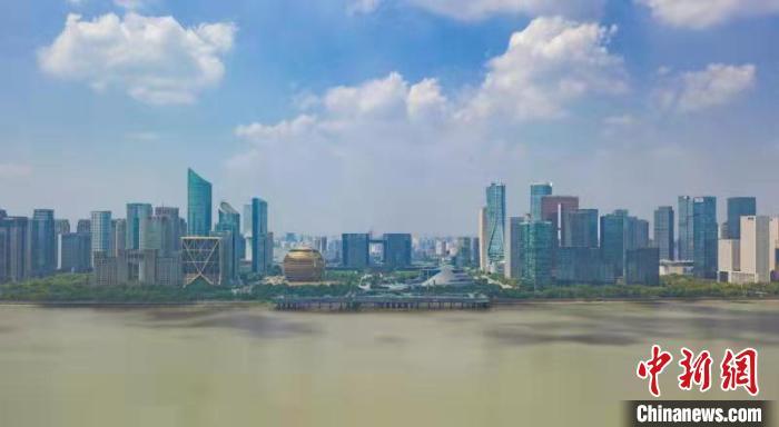 浙江杭州錢(qián)塘江畔。　王剛 攝
