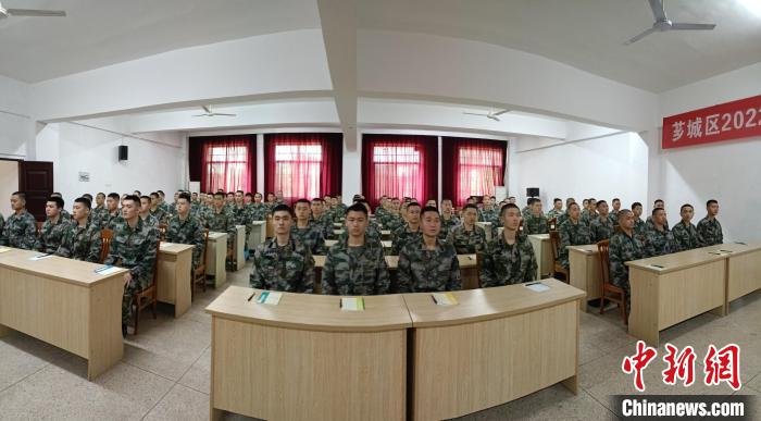宣講活動現(xiàn)場?！≌闹菔型艘圮娙耸聞?wù)局供圖
