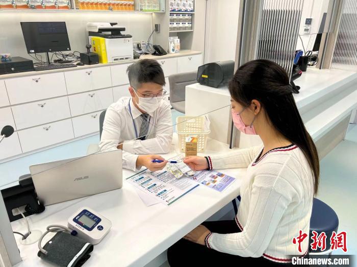 為回應(yīng)社會就第五波疫情的迫切需要，香港賽馬會3日宣布將擴展社區(qū)藥房服務(wù)?！∠愀圪愸R會 供圖