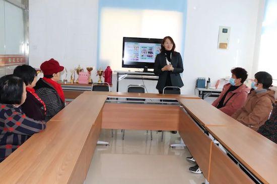 “女神節(jié)”來臨，濟南旅游學校以禮儀和美學課程服務(wù)駐地街道