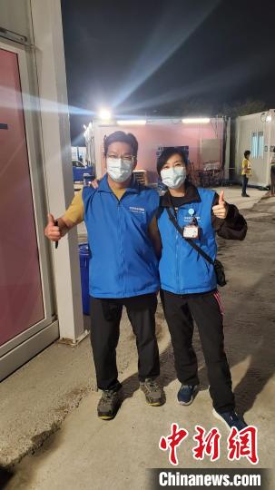 香港政府人員協(xié)會(huì)屬會(huì)香港入境事務(wù)處人員協(xié)會(huì)理事支援新田方艙醫(yī)院工作?！∠愀壅藛T協(xié)會(huì)供圖